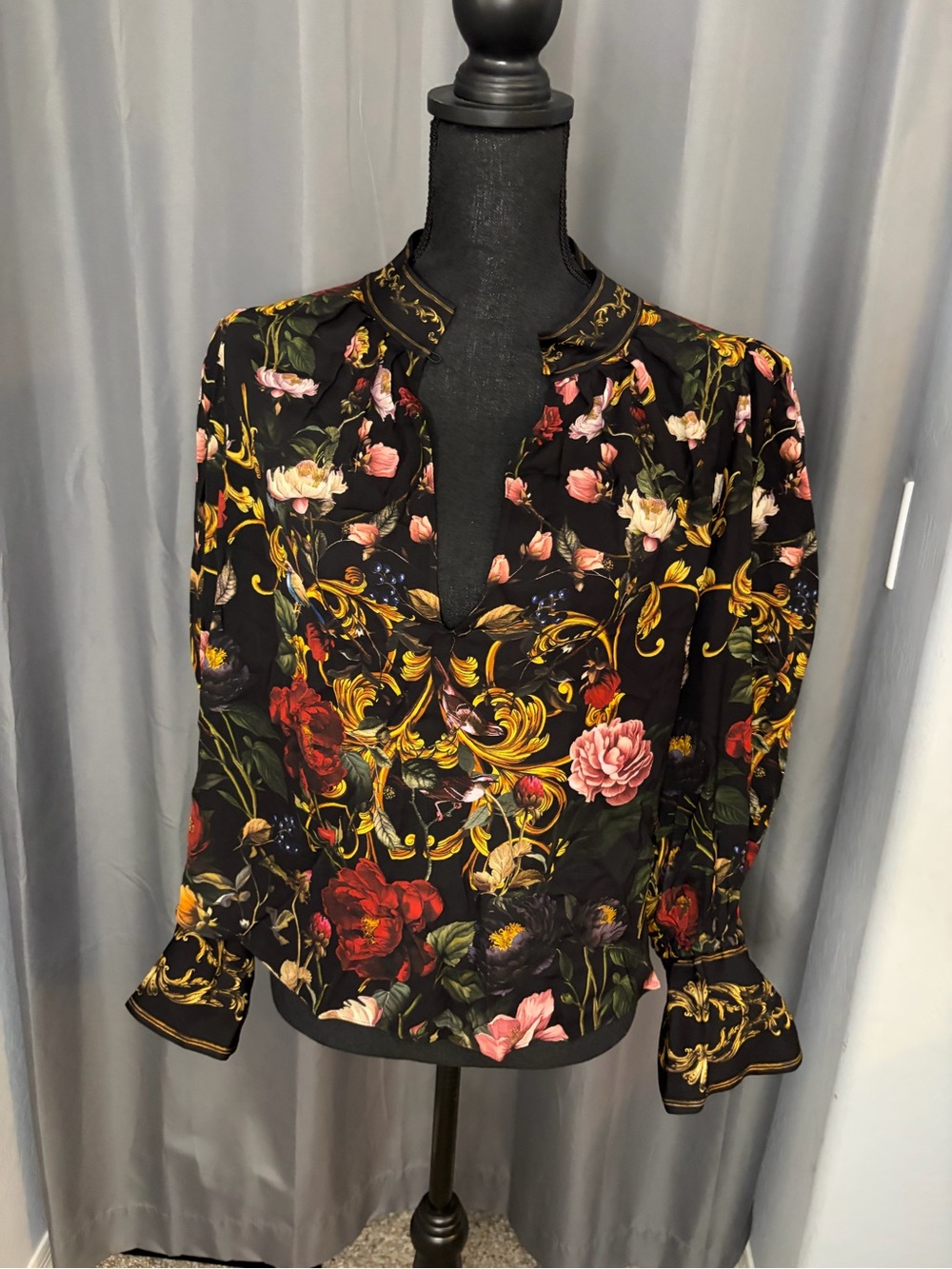 232. Alice & Olivia Black Floral V-Neck Long-Sleeve Blouse, stain on front, L